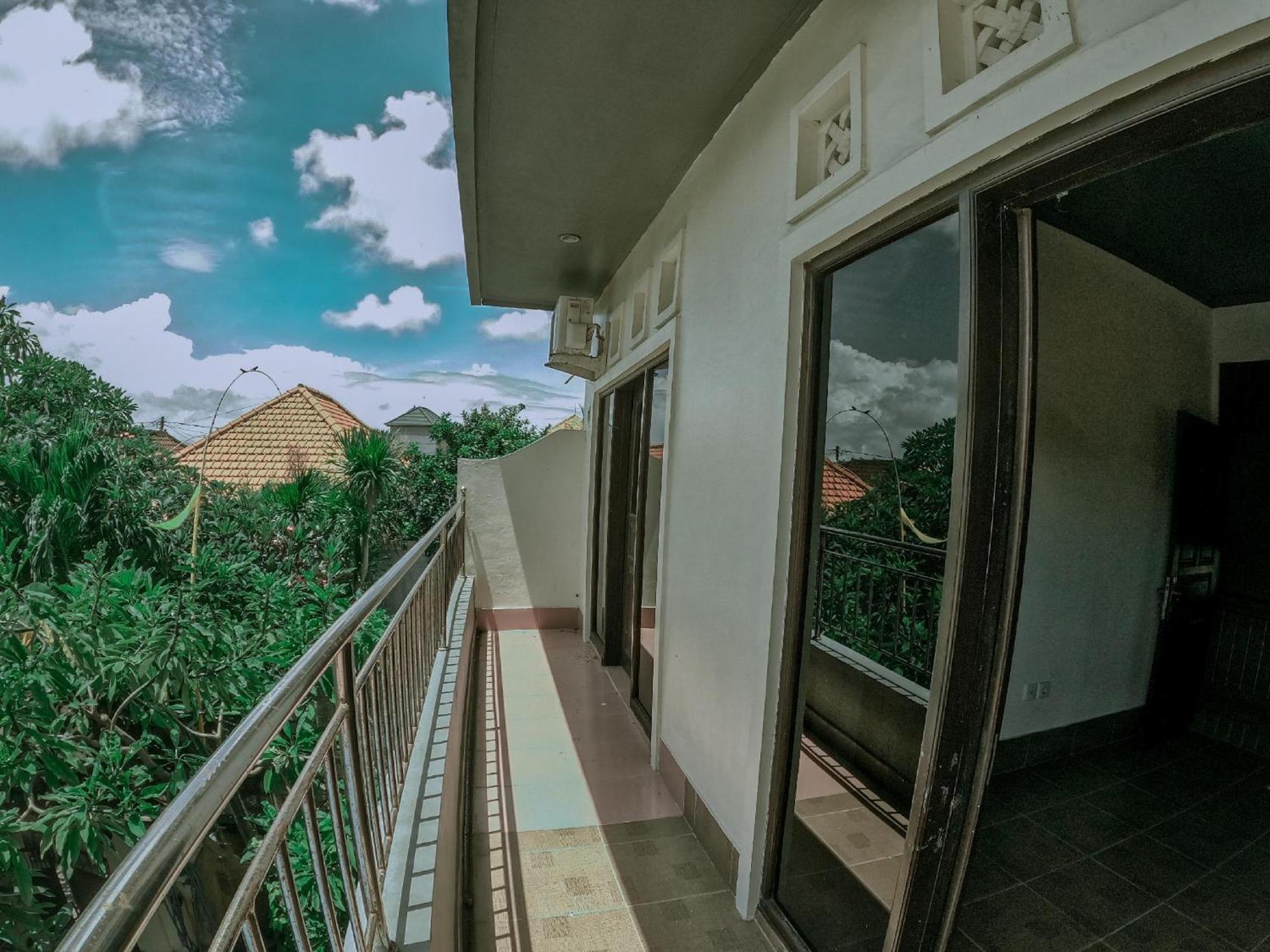 Mama Mega Homestay Pesanggaran Exterior foto
