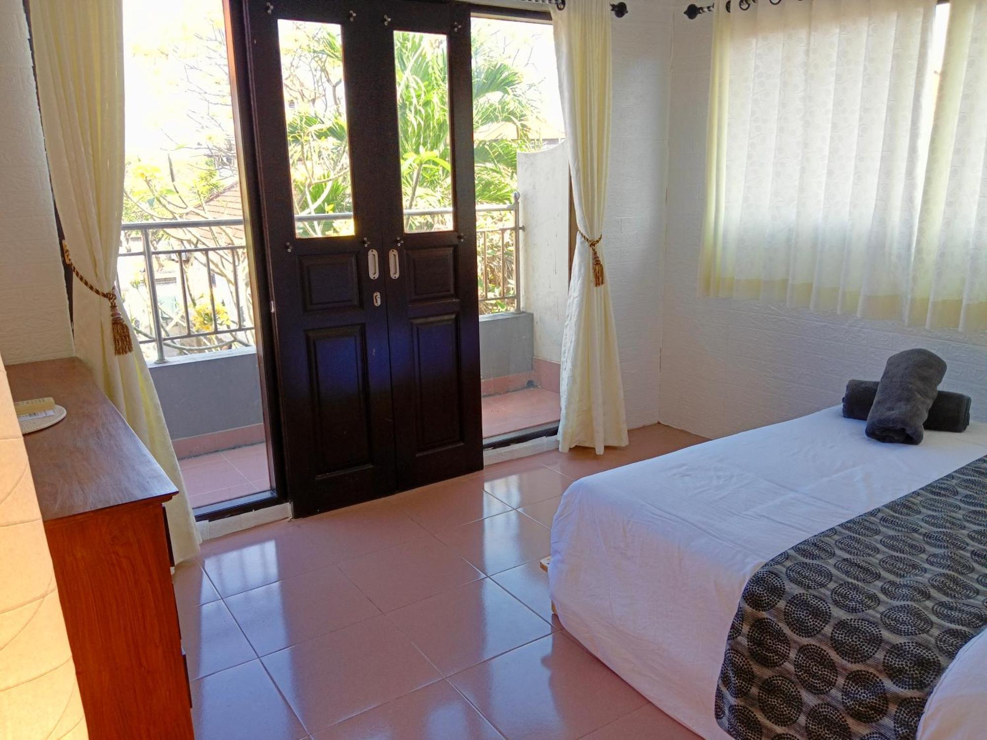 Mama Mega Homestay Pesanggaran Exterior foto