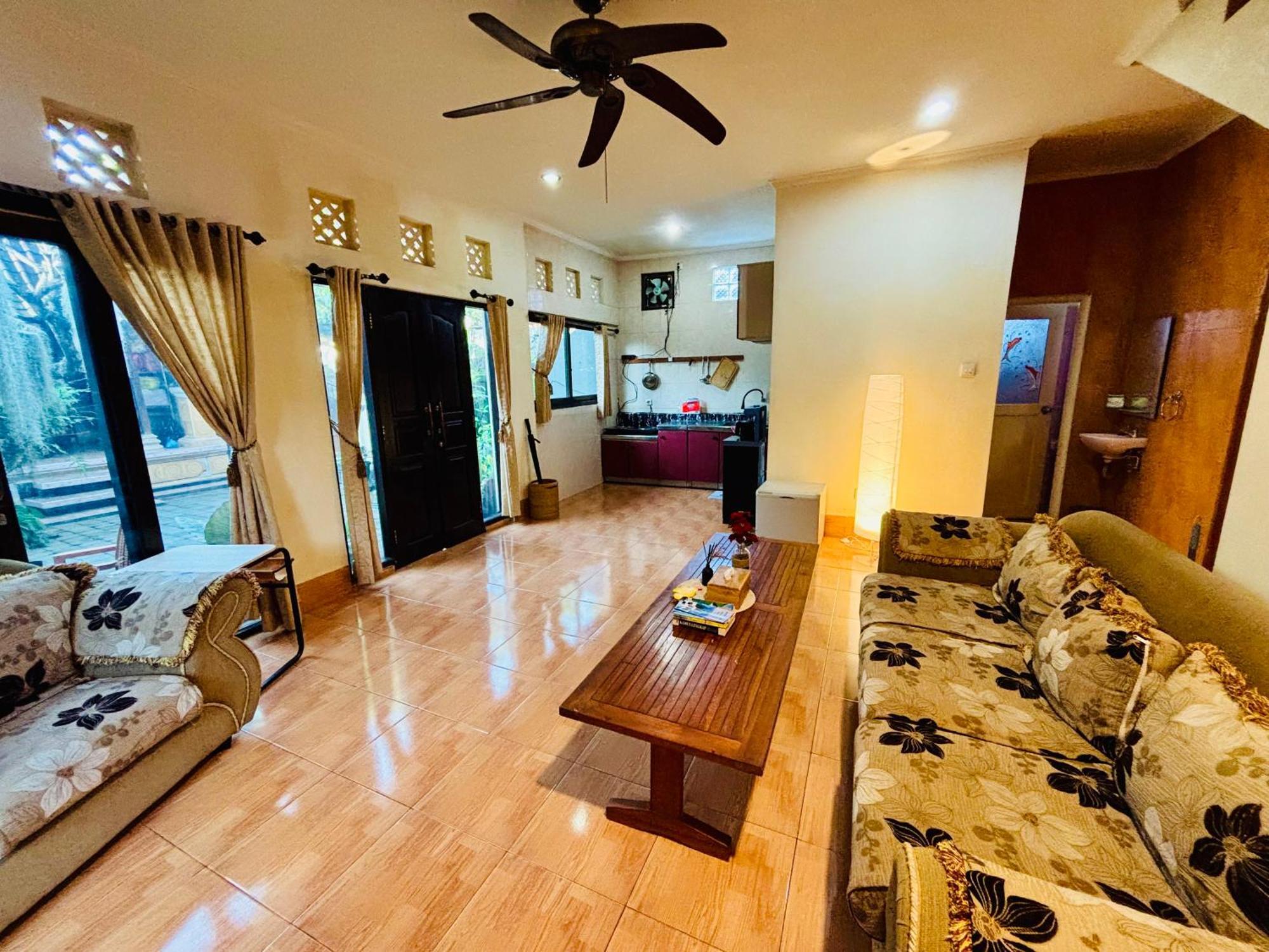 Mama Mega Homestay Pesanggaran Exterior foto